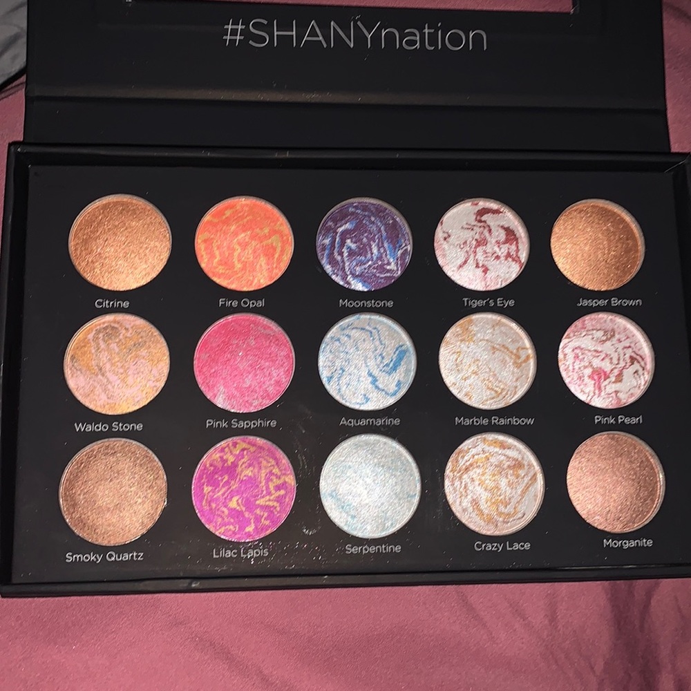 Shany 15-color baked face and body palette
